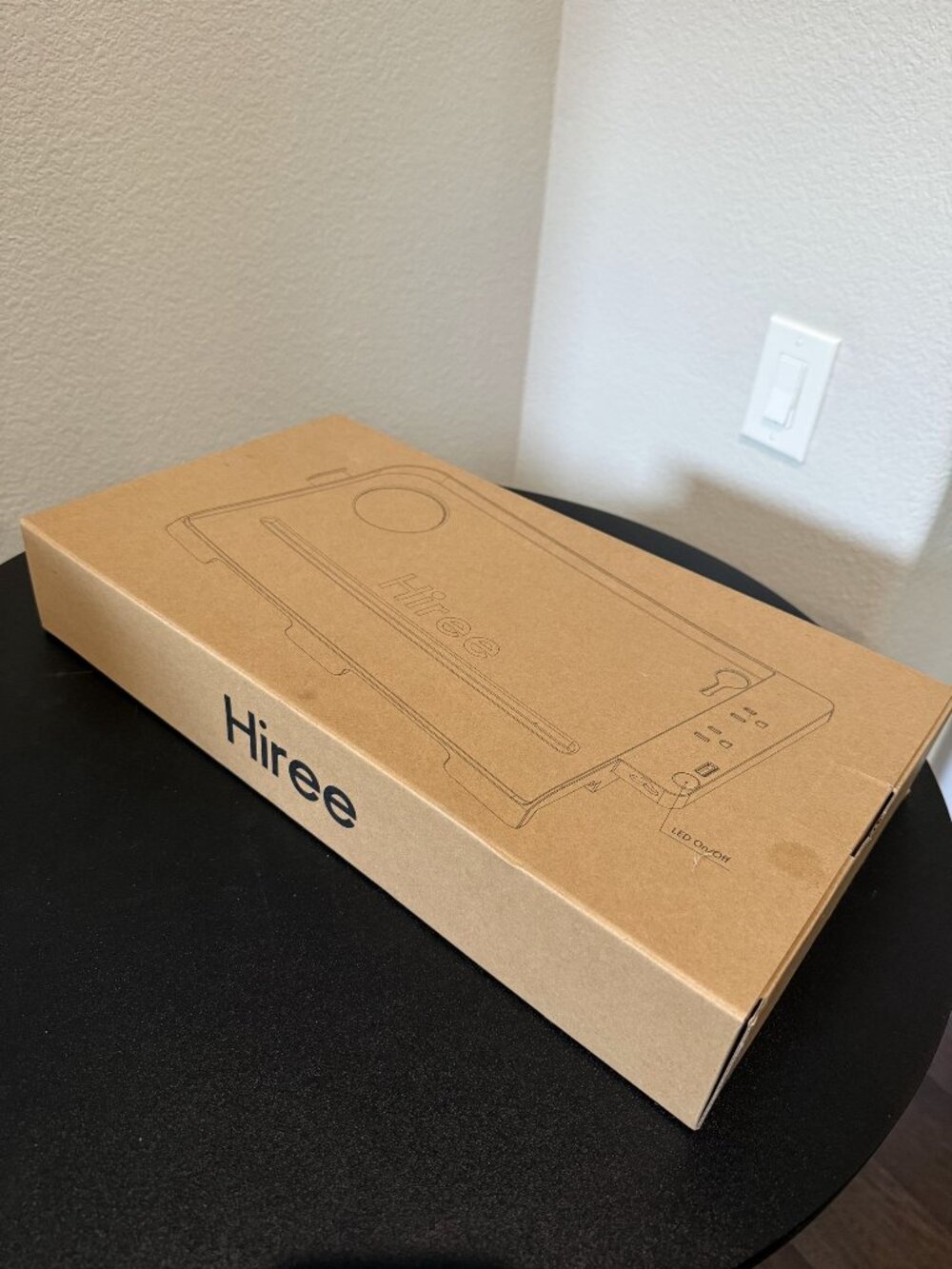 Hiree Desk Power Strip Charging Station with USB Ports and LED New in Box
